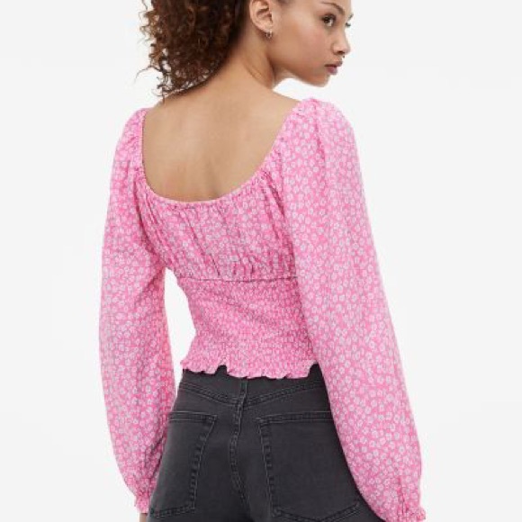 2/30$Pink beautiful blouse crop top - Picture 3 of 3